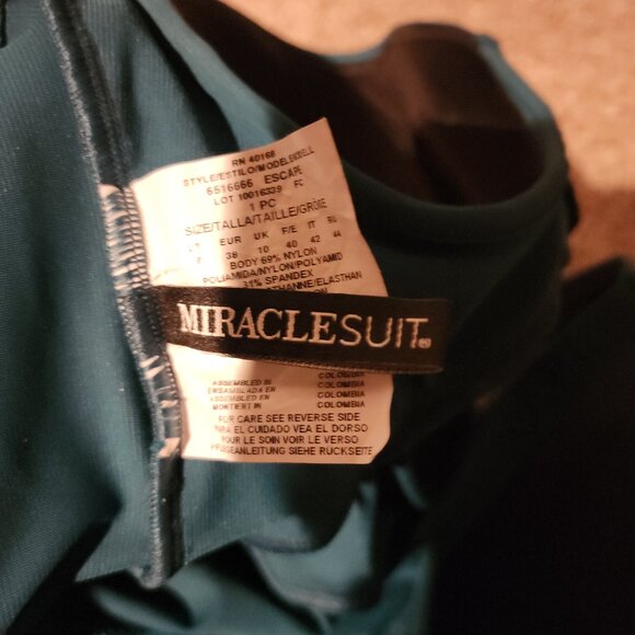 Size 6 Miracle Suit Escape One Piece NWT - Picture 4 of 5